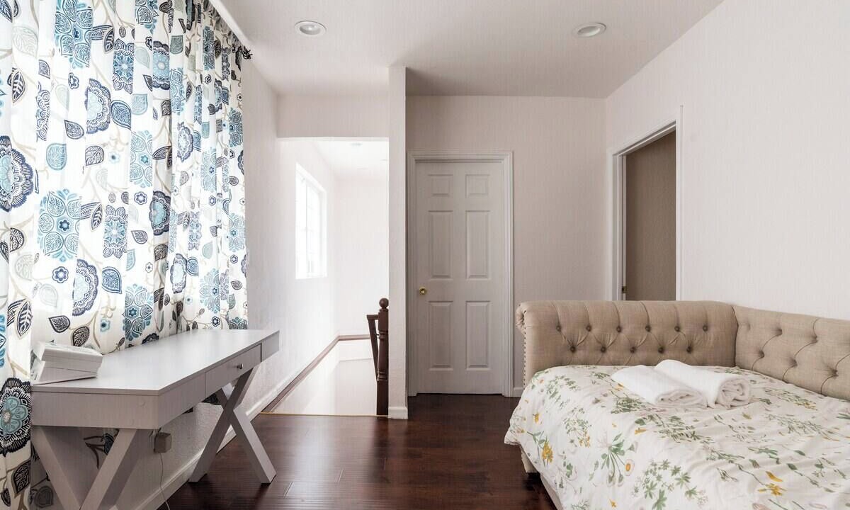 Photo of Bedroom in Oakland