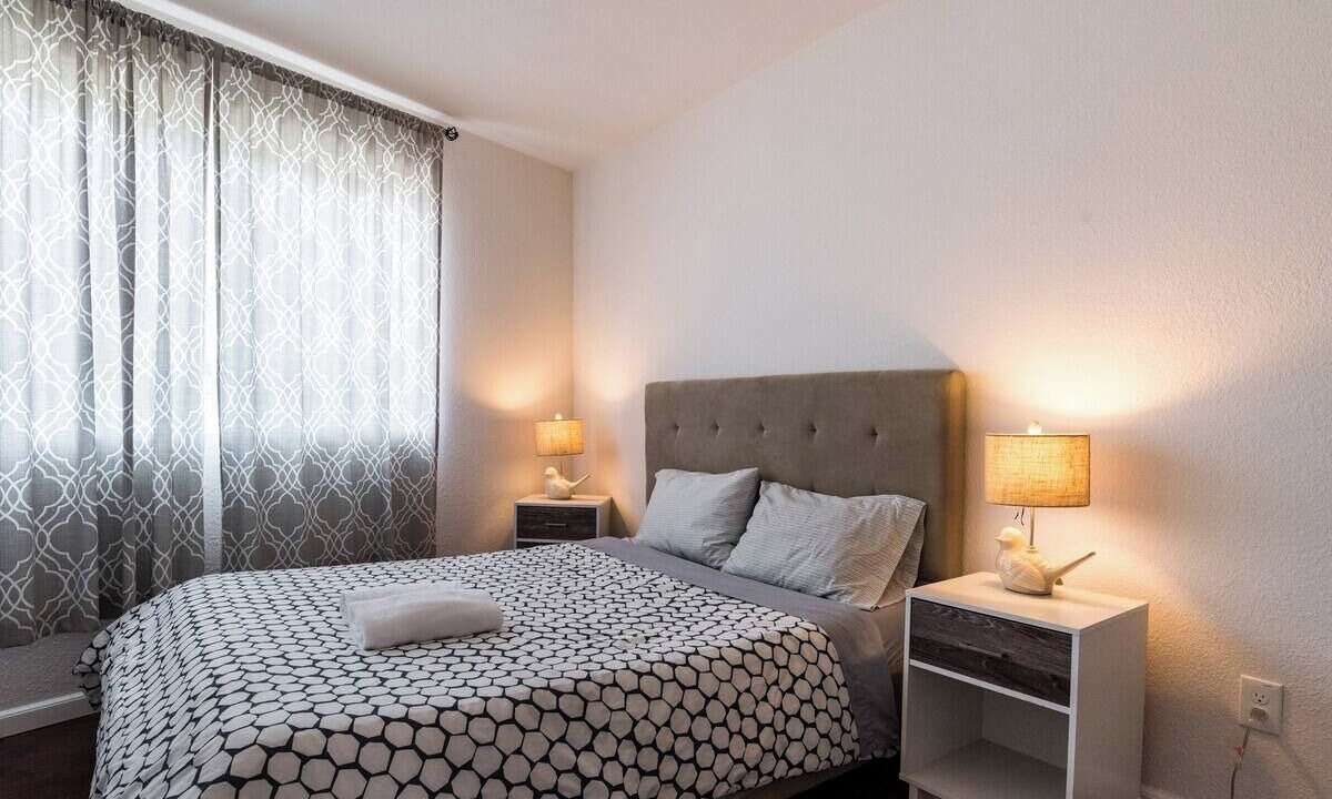 Photo of Bedroom in Oakland