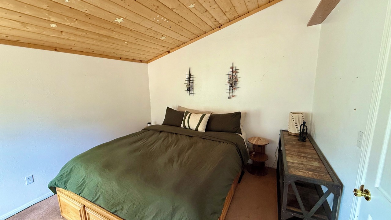 Photo of Bedroom in Inyokern