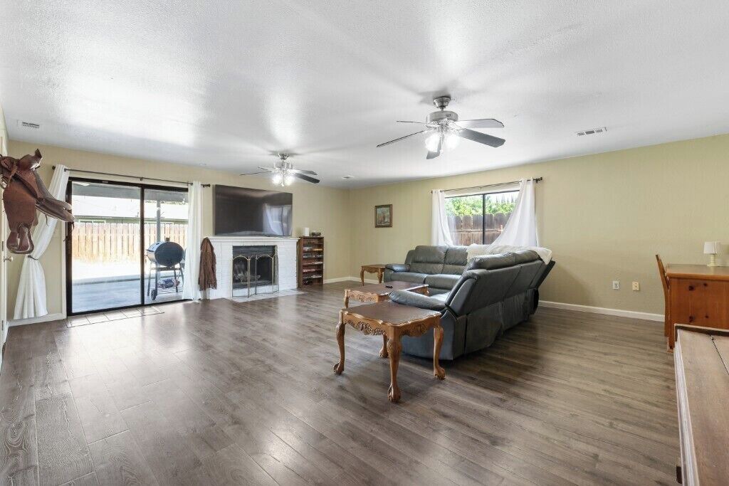 Photo of Livingroom in Tulare