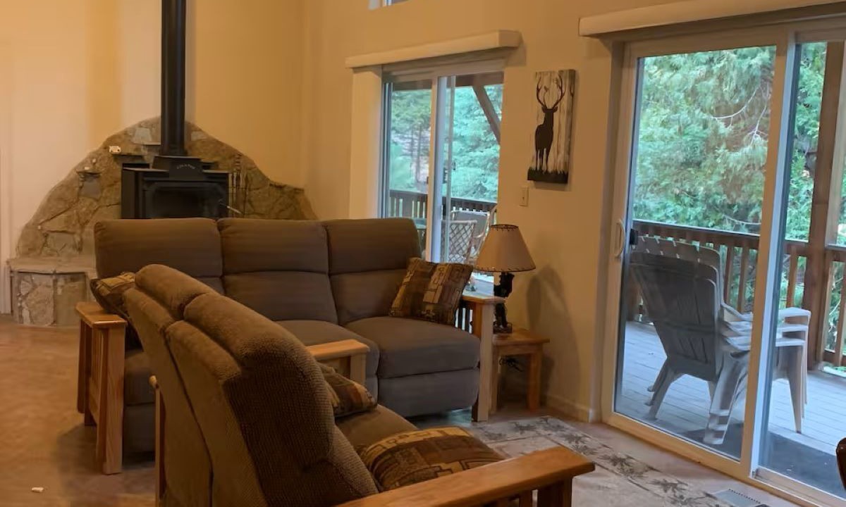 Photo of Livingroom in Shaver Lake