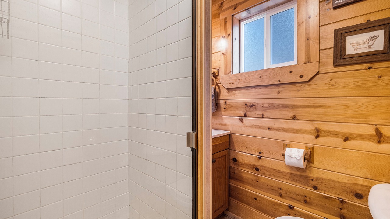 Photo of Bathroom in Peninsula Village