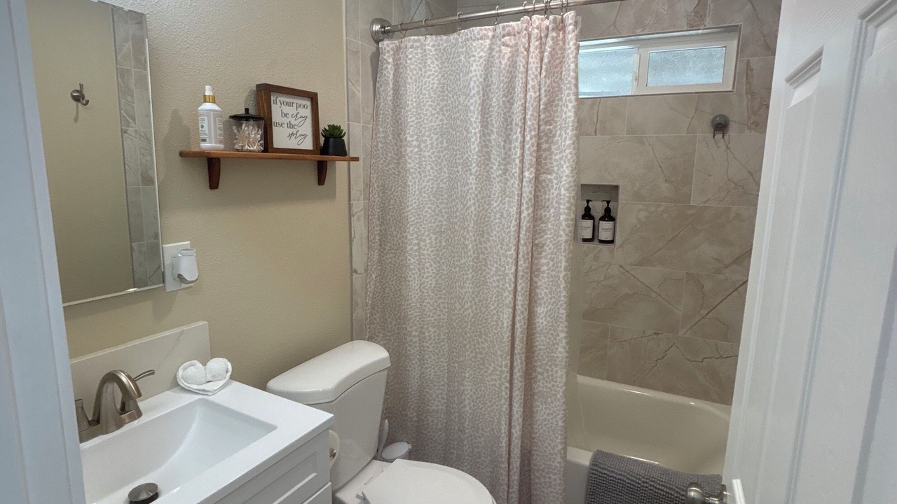 Photo of Bathroom in Raisin
