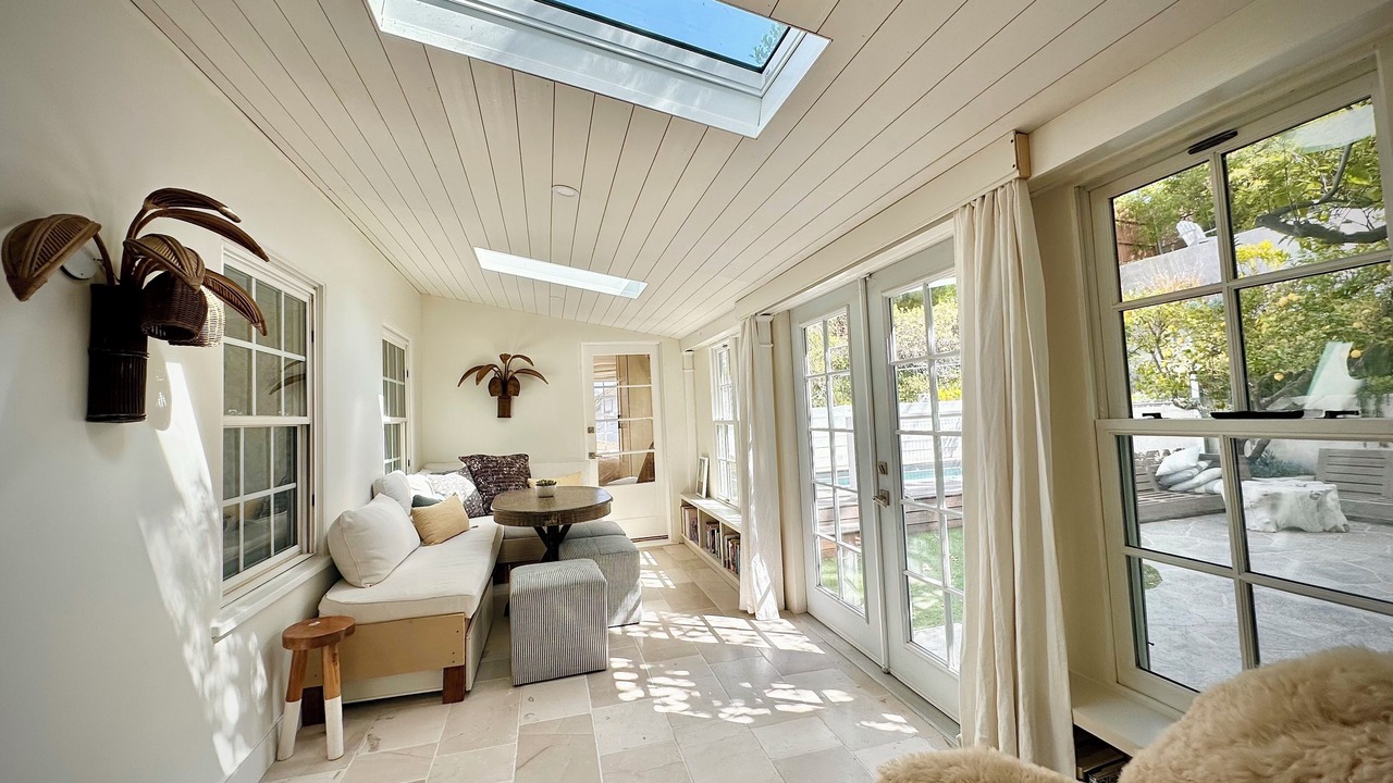 Photo of Livingroom in Studio City