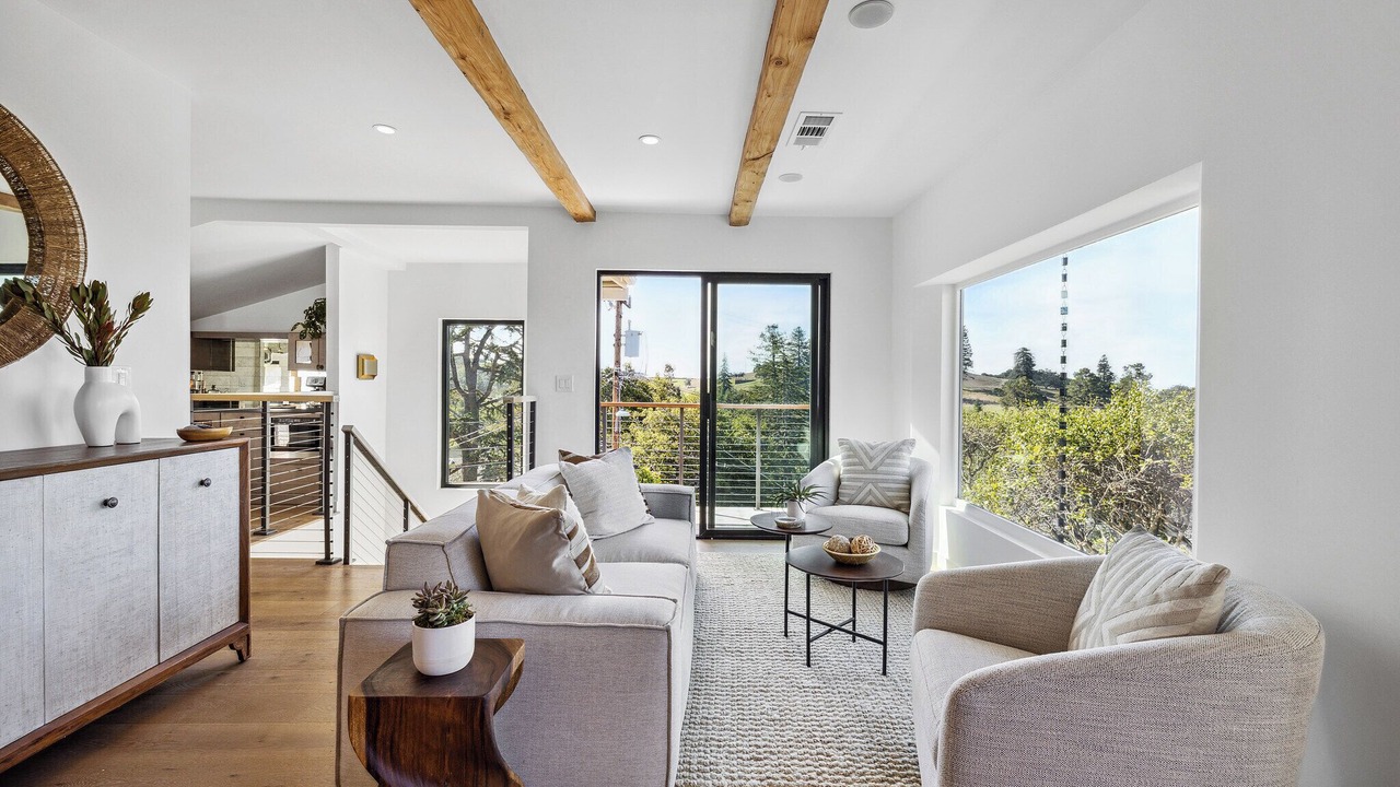 Photo of Livingroom in Upper Rockridge