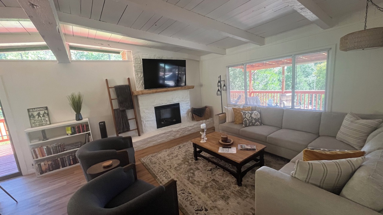 Photo of Livingroom in Oakhurst