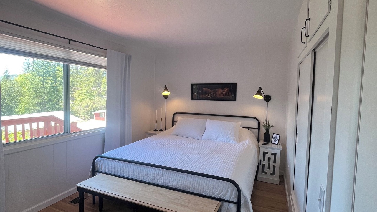 Photo of Bedroom in Oakhurst