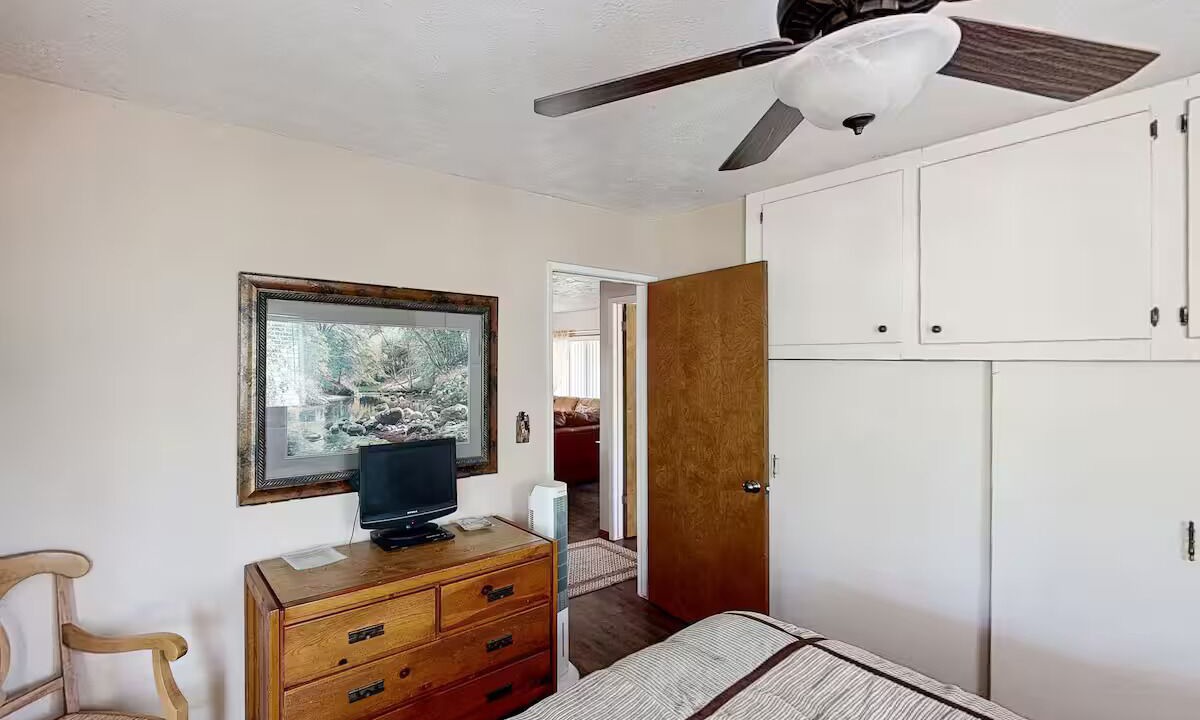 Photo of Bedroom in California Hot Springs