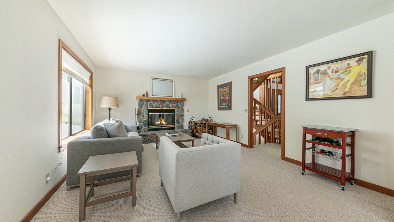 Photo of Livingroom in Tahoma