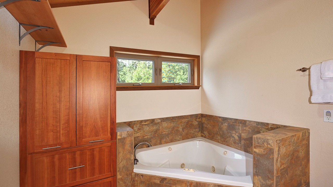 Photo of Bathroom in Lakehead