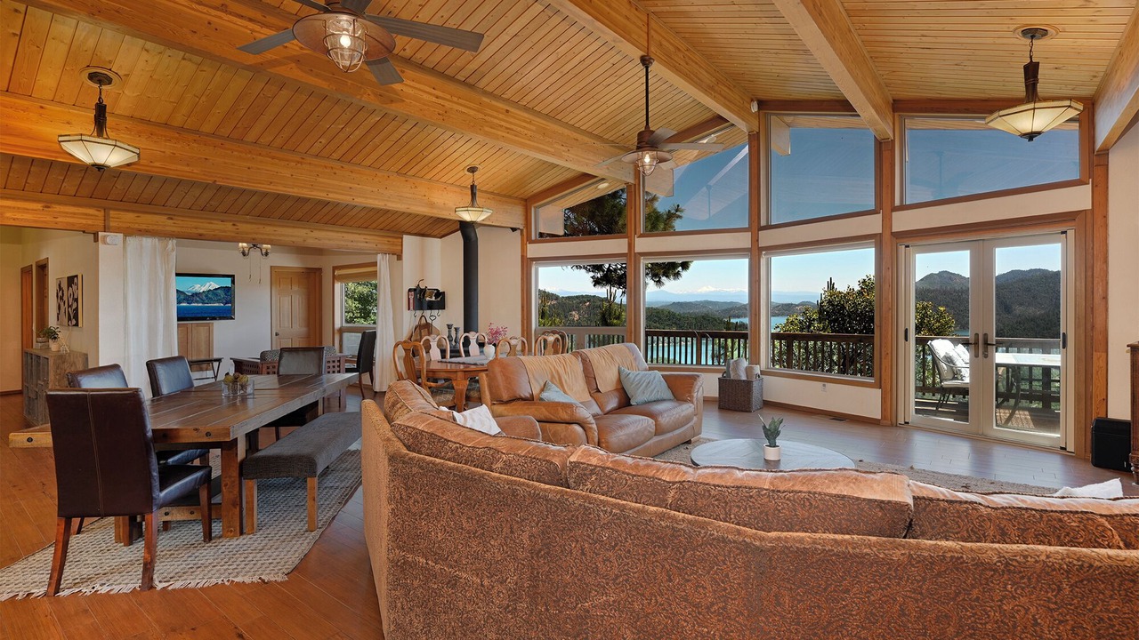 Photo of Livingroom in Lakehead