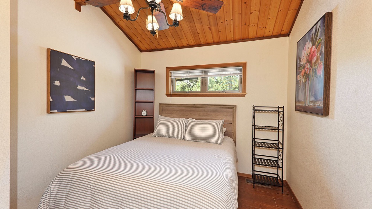 Photo of Bedroom in Lakehead