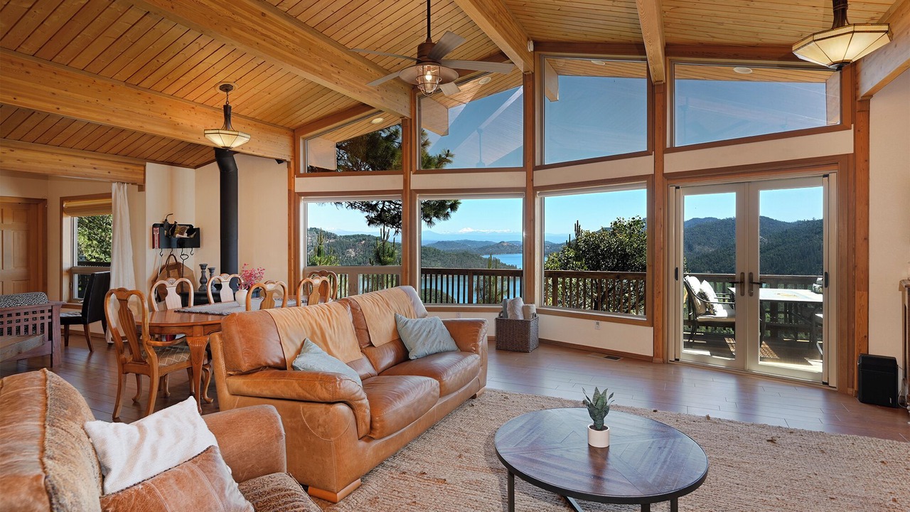 Photo of Livingroom in Lakehead