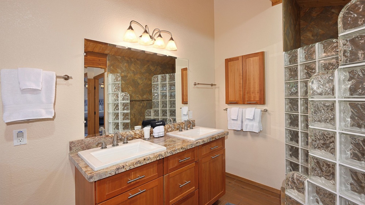 Photo of Bathroom in Lakehead