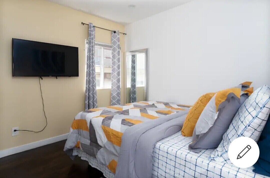 Photo of Bedroom in Oakland
