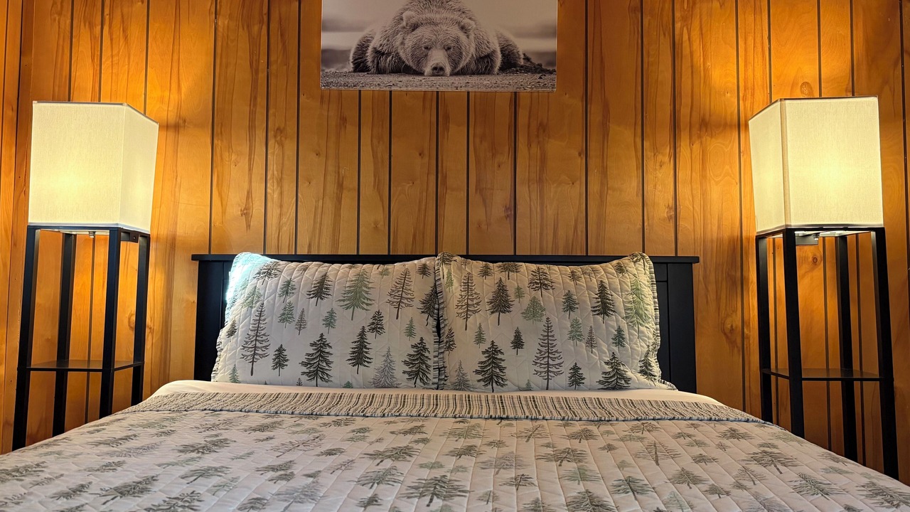 Photo of Bedroom in Groveland