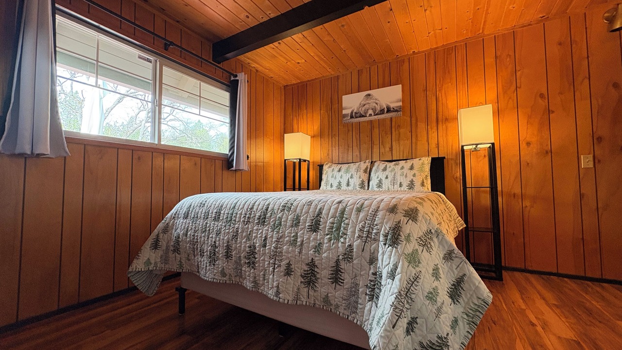 Photo of Bedroom in Groveland