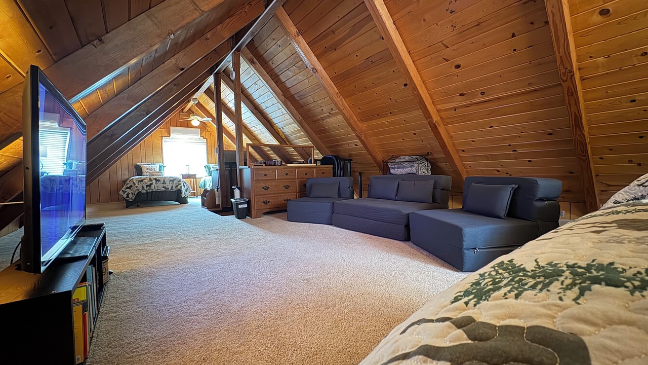 Photo of Bedroom in Groveland