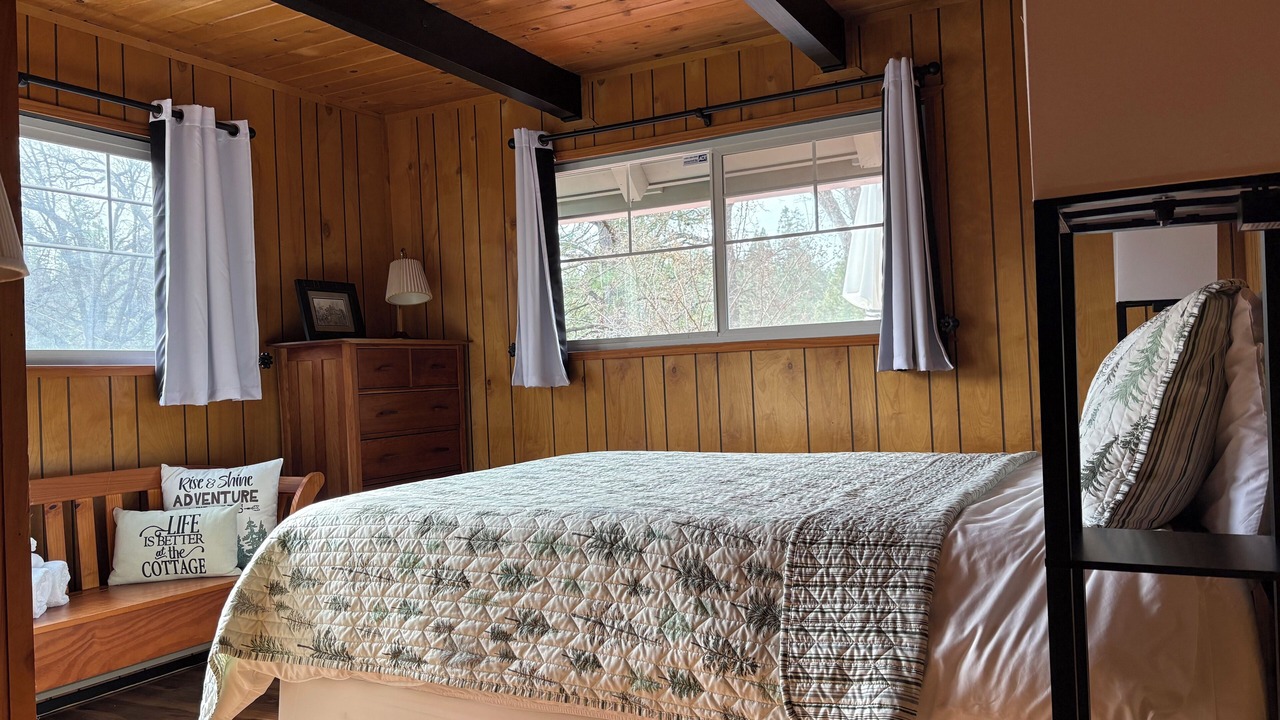 Photo of Bedroom in Groveland