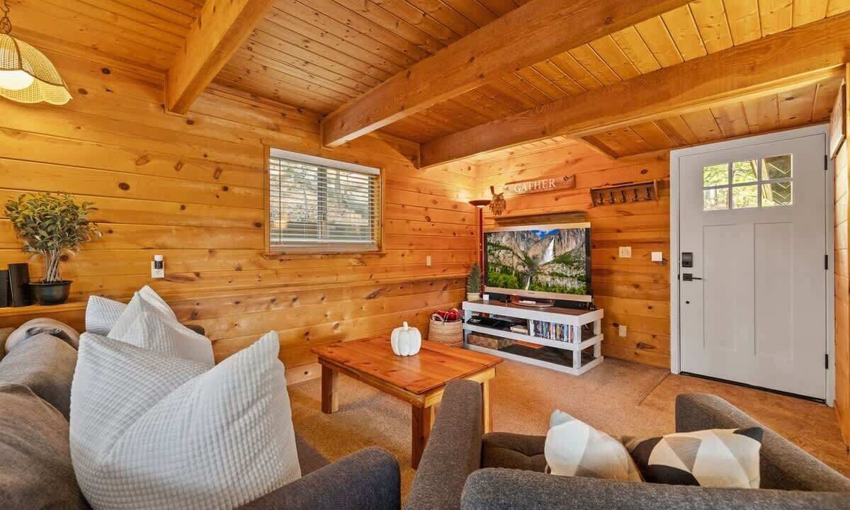 Photo of Livingroom in Cold Springs