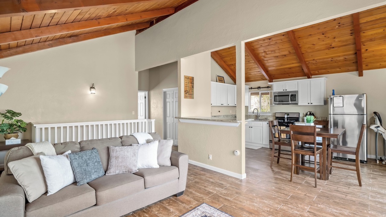 Photo of Livingroom in Oakhurst