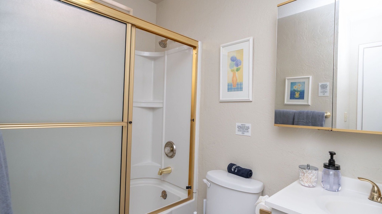 Photo of Bathroom in Moovalya Keys