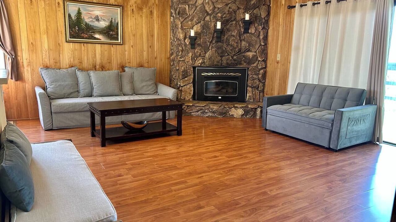 Photo of Livingroom in Oakhurst