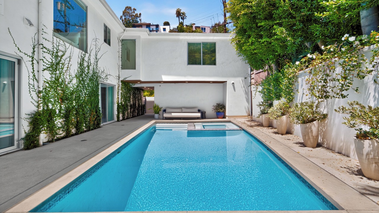 Photo of Outdoor in Hollywood Hills West