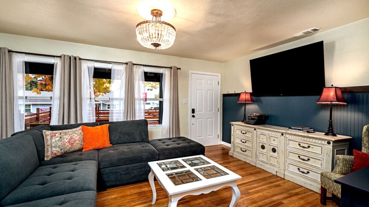 Photo of Livingroom in Murphys