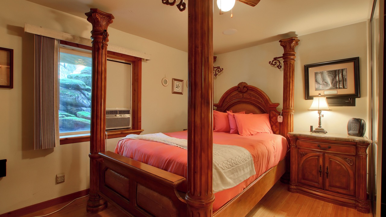 Photo of Bedroom in Ahwahnee