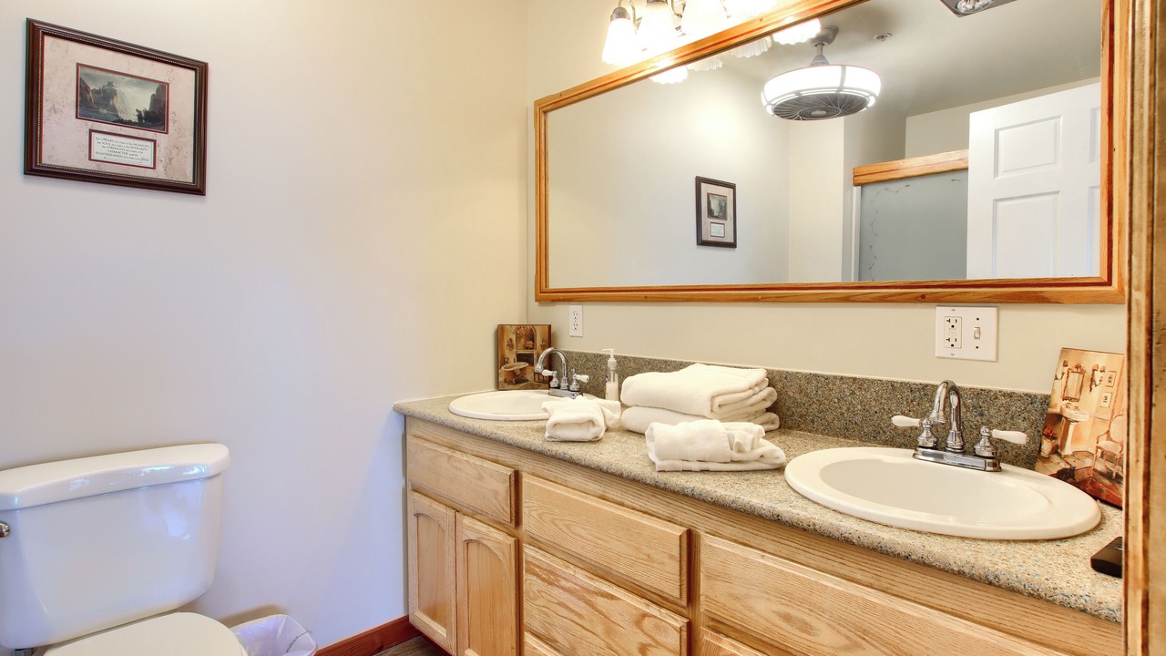 Photo of Bathroom in Ahwahnee