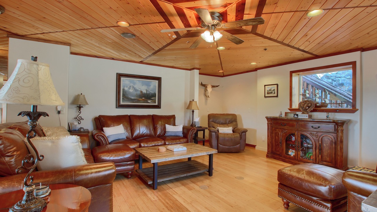 Photo of Livingroom in Ahwahnee
