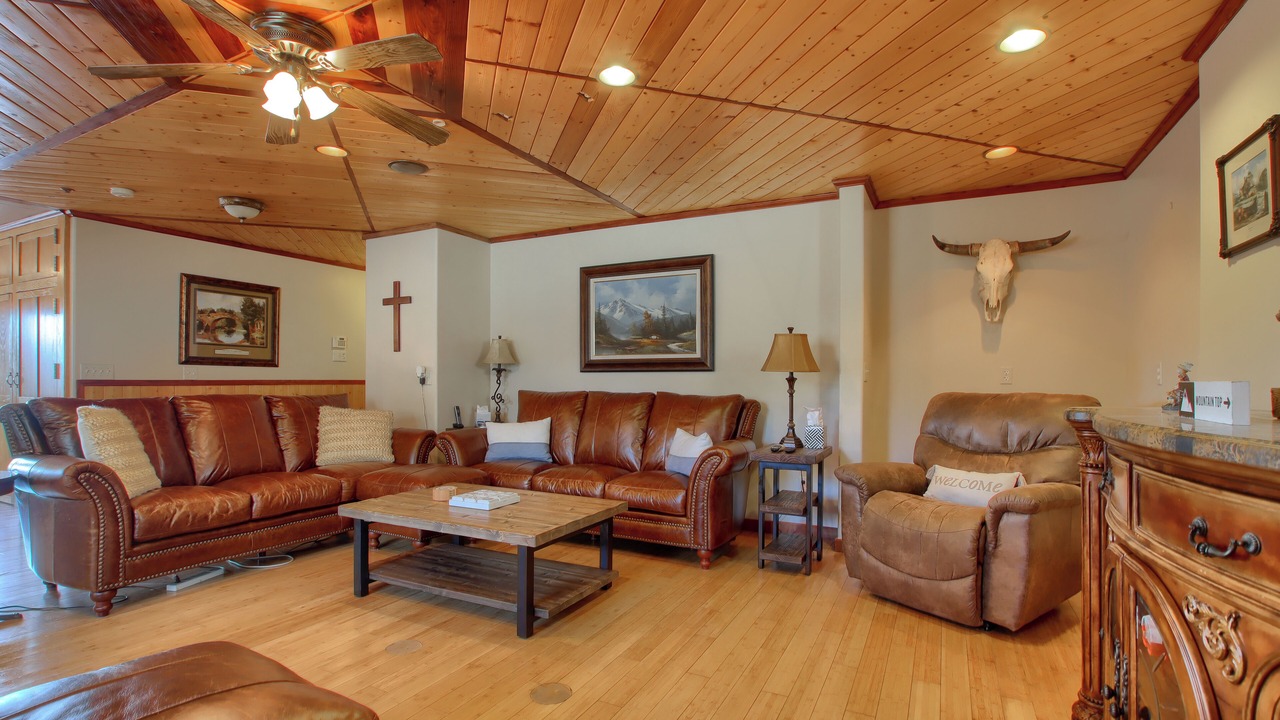 Photo of Livingroom in Ahwahnee