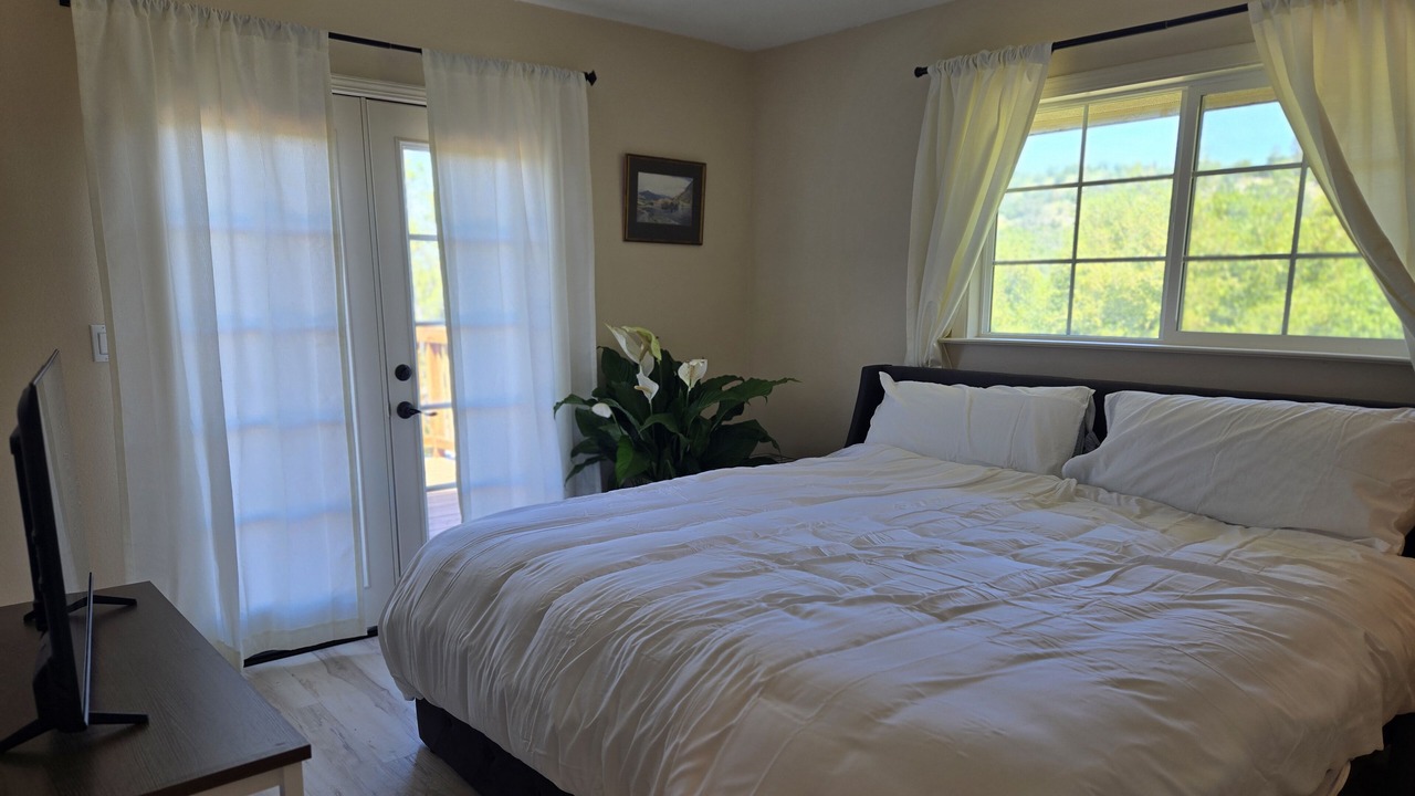 Photo of Bedroom in Yosemite Lakes