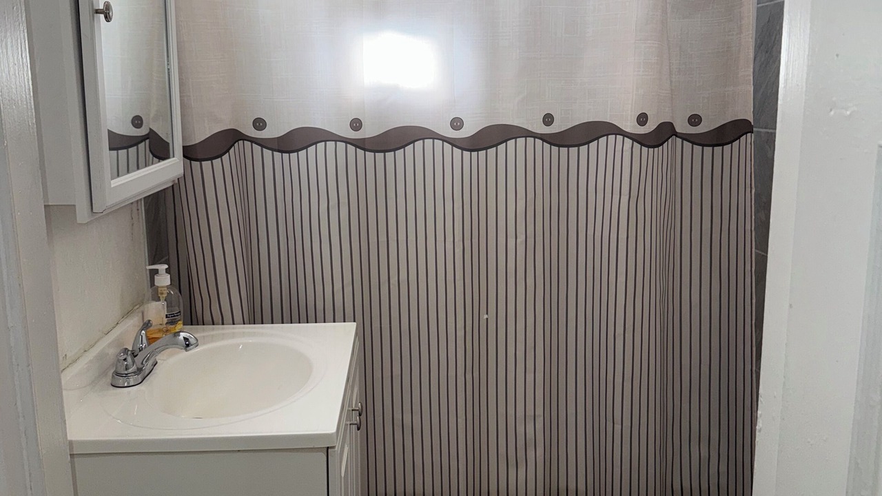 Photo of Bathroom in Oildale