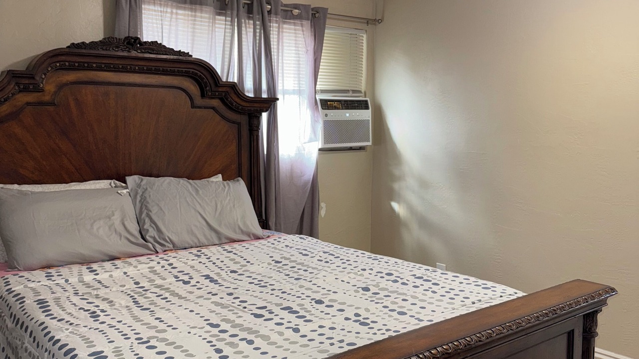 Photo of Bedroom in Oildale