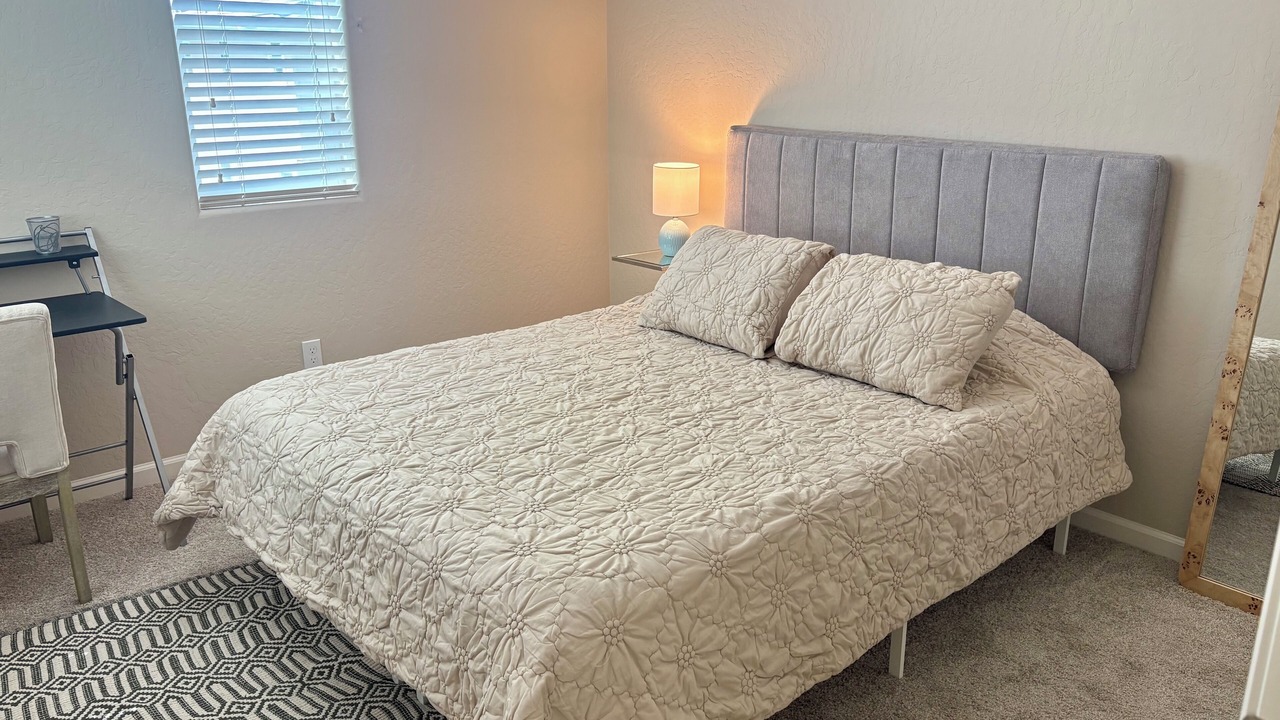 Photo of Bedroom in Raisin