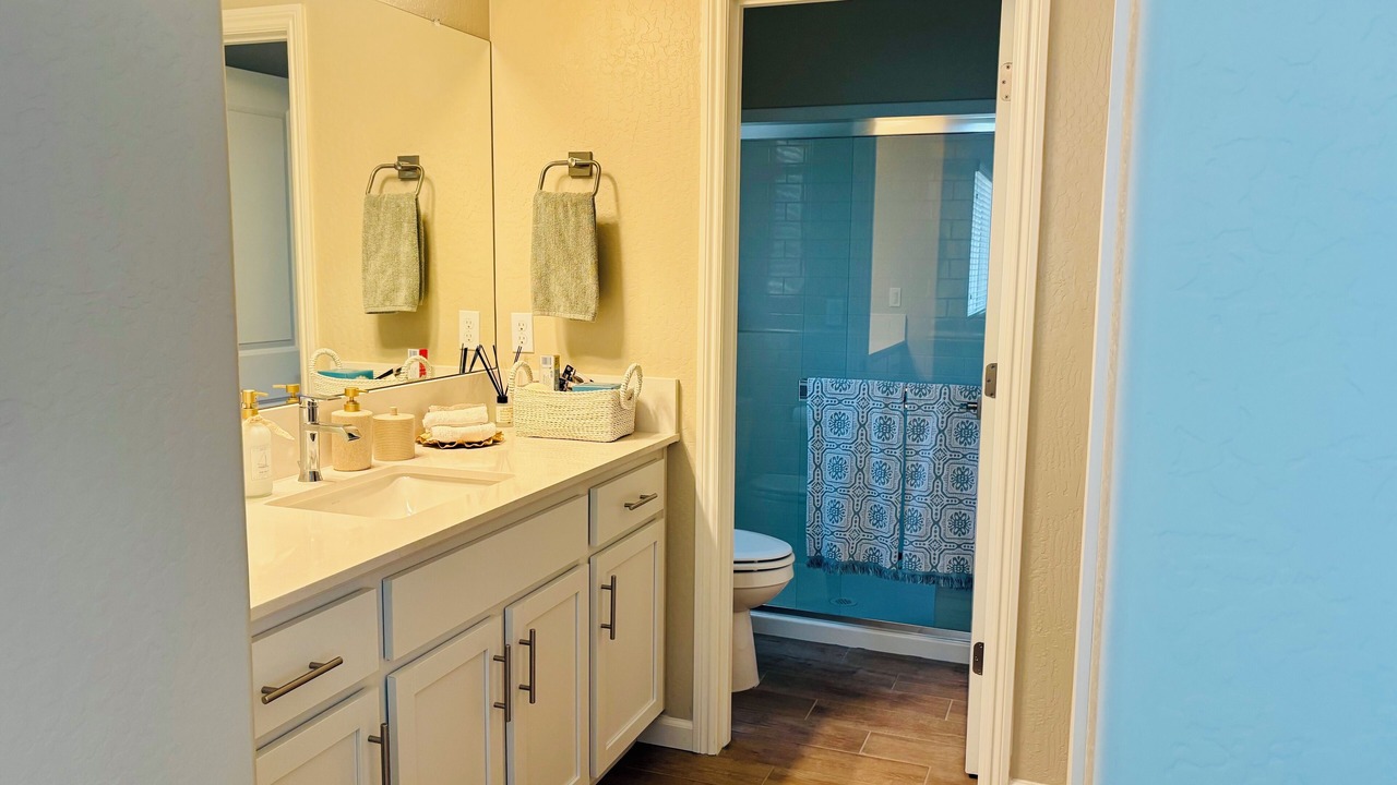 Photo of Bathroom in Raisin
