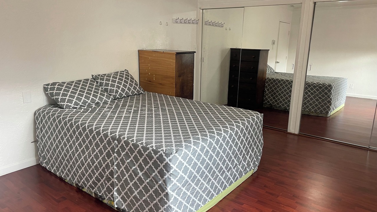Photo of Bedroom in Oakland