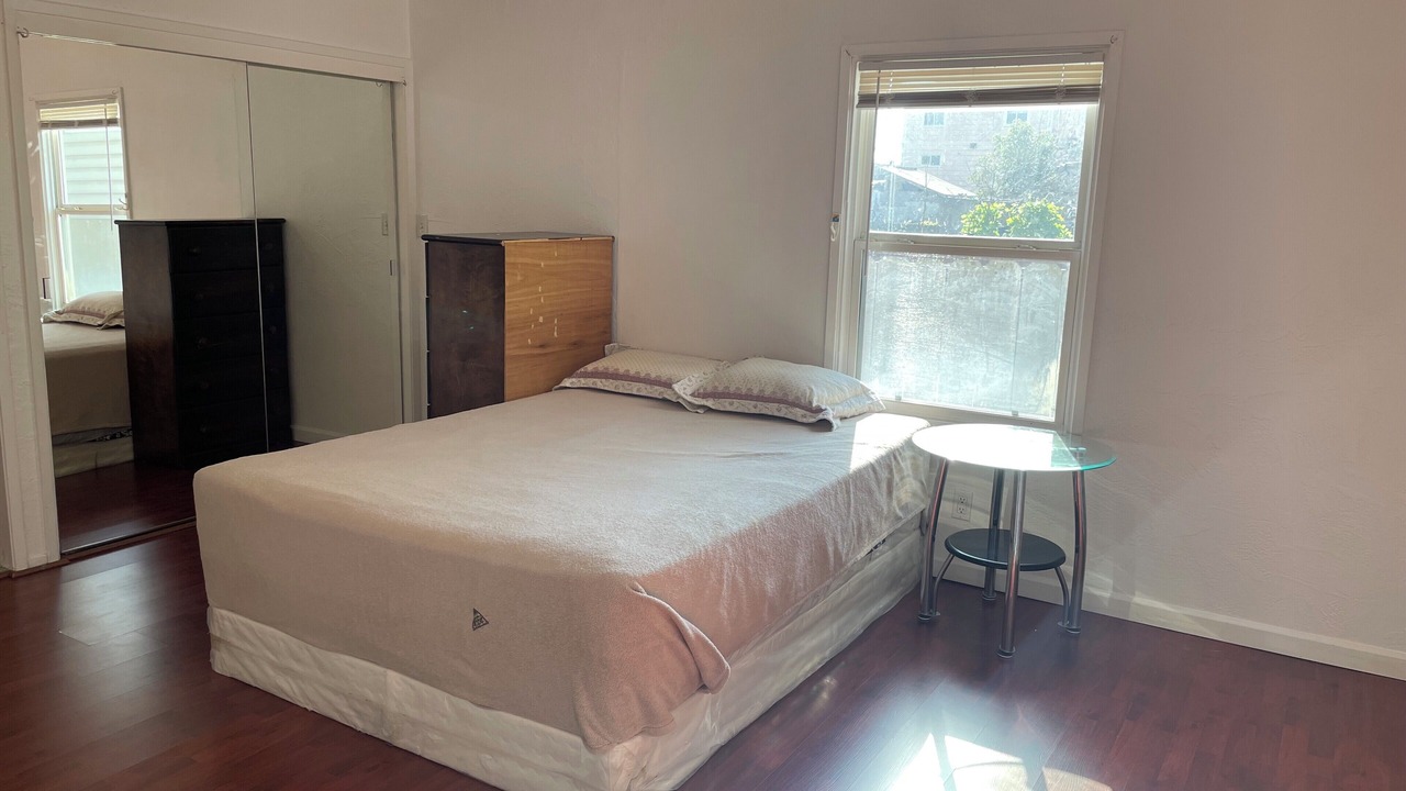 Photo of Bedroom in Oakland