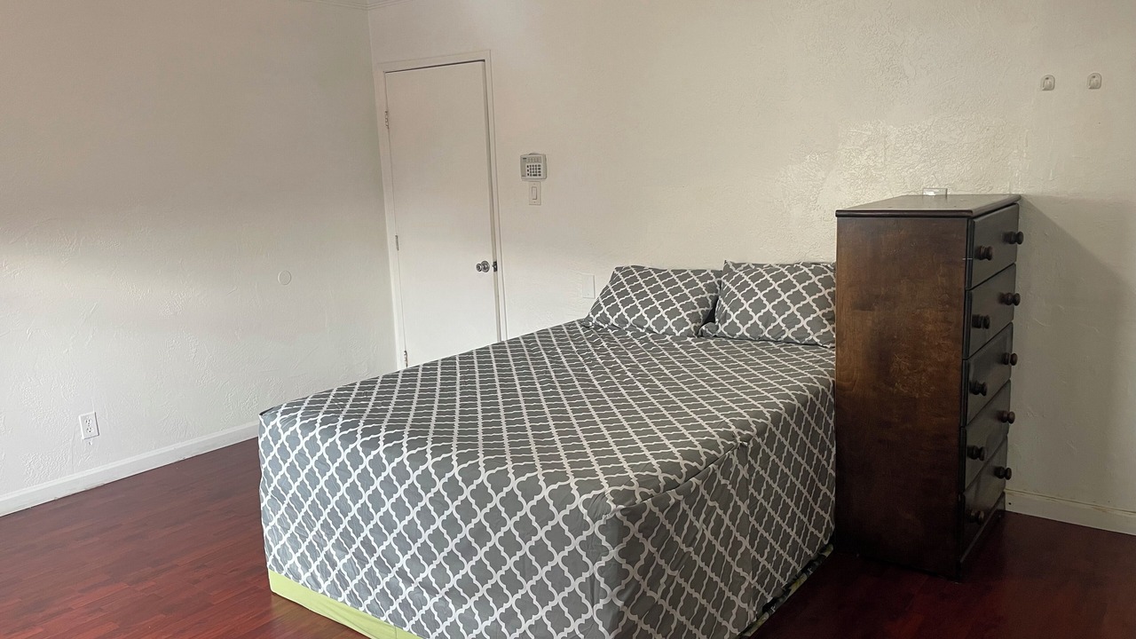 Photo of Bedroom in Oakland