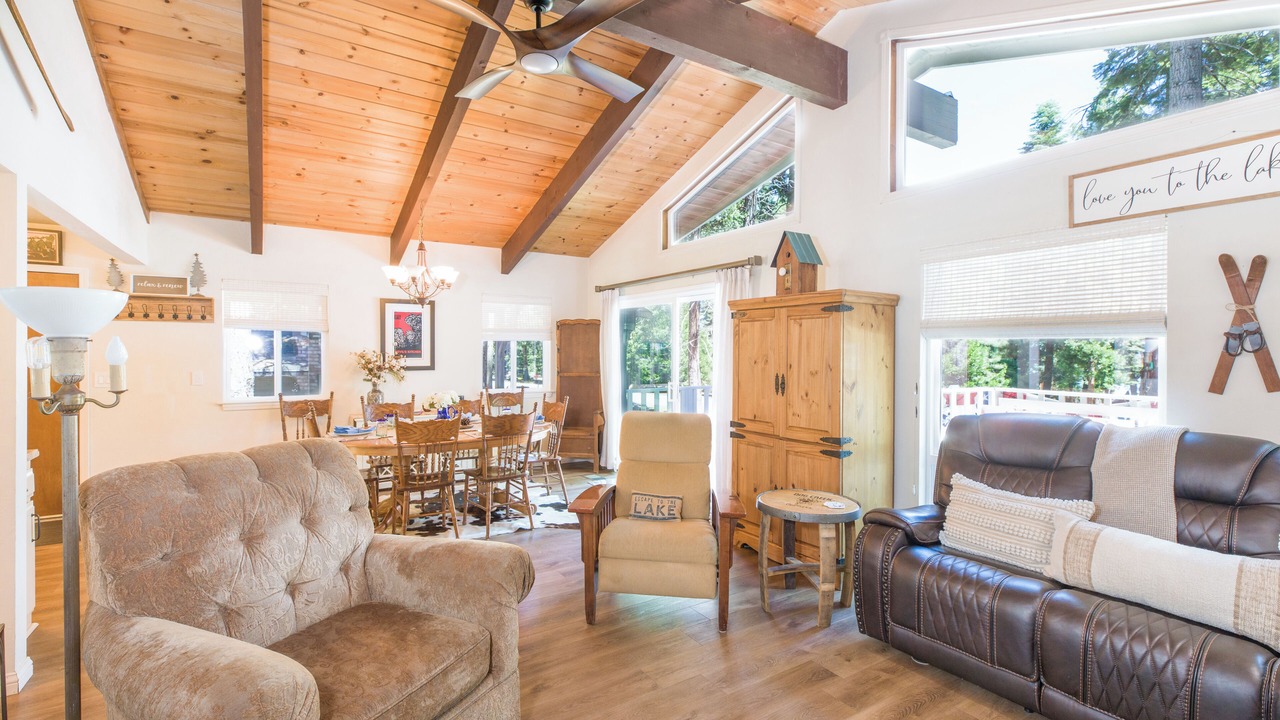Photo of Livingroom in Lake Almanor West