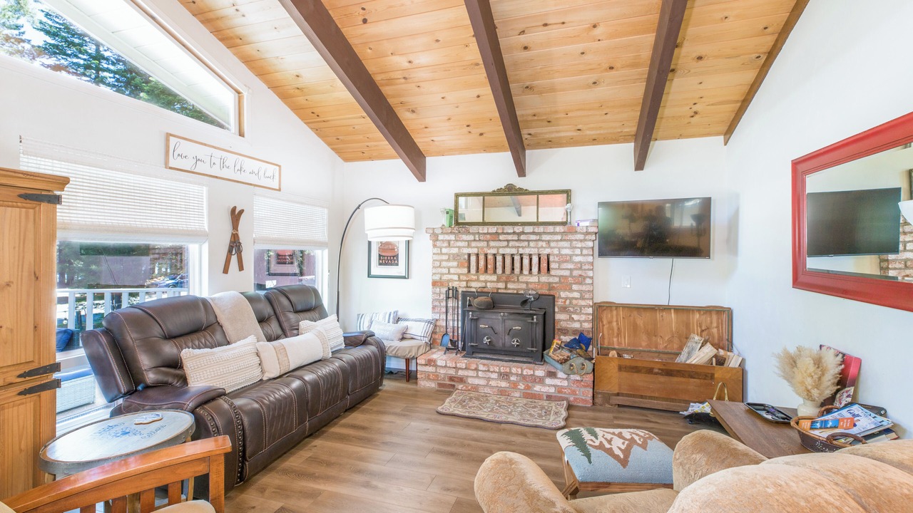 Photo of Livingroom in Lake Almanor West
