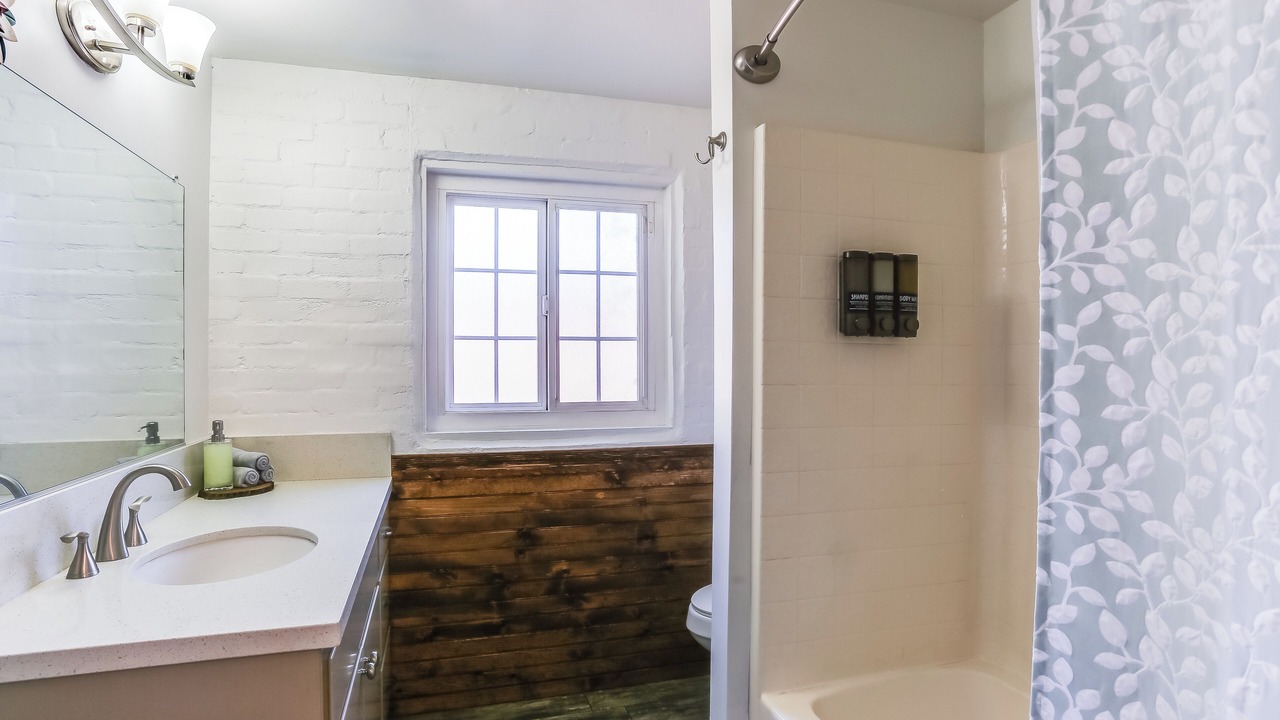 Photo of Bathroom in Woodlake