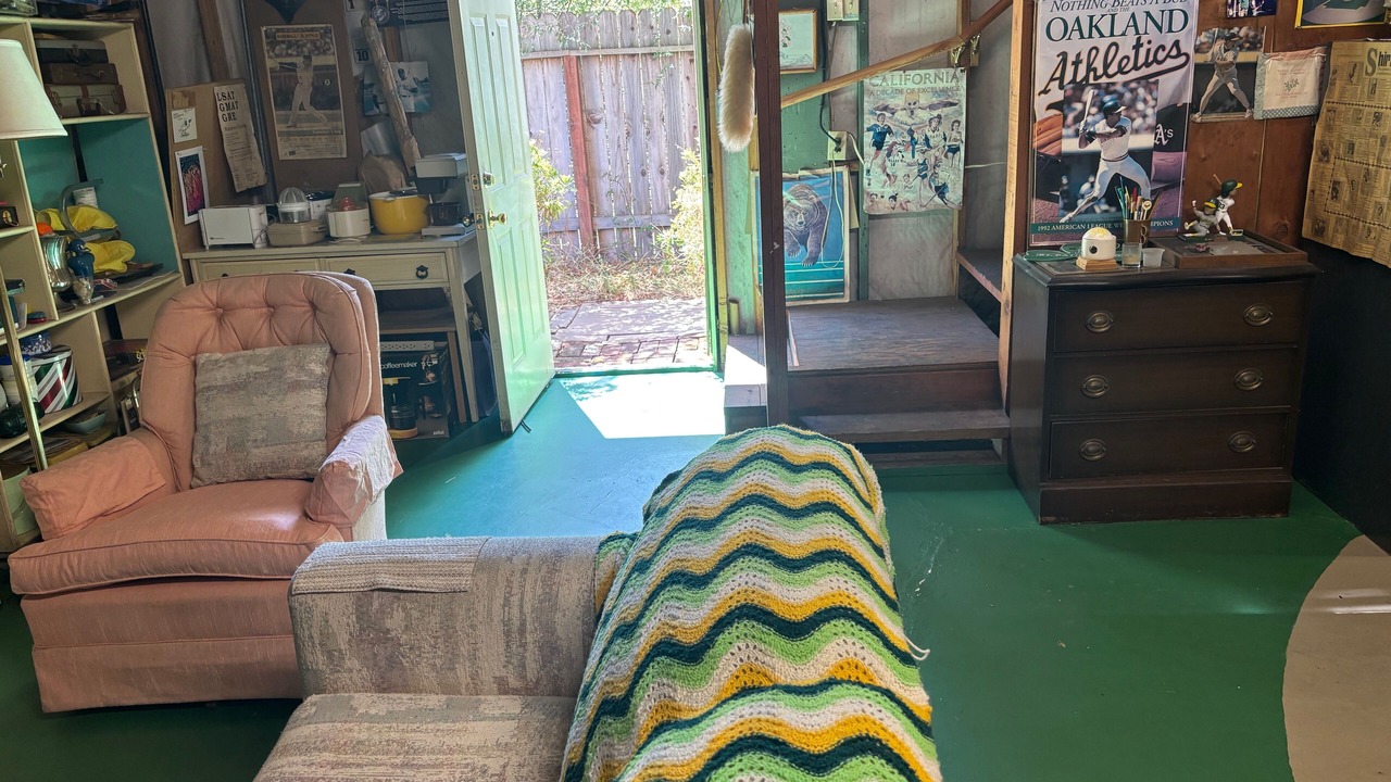 Photo of Livingroom in Northwest Berkeley