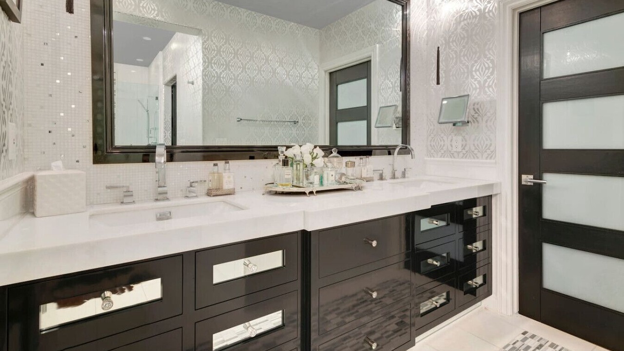 Photo of Bathroom in Oak Shores