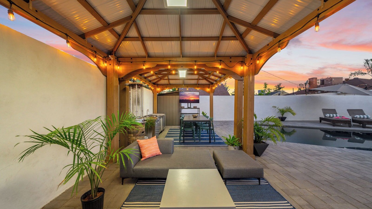 Photo of Outdoor in Valley Glen