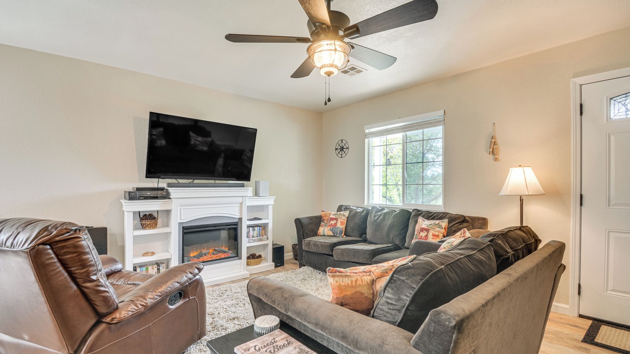 Photo of Livingroom in Coulterville
