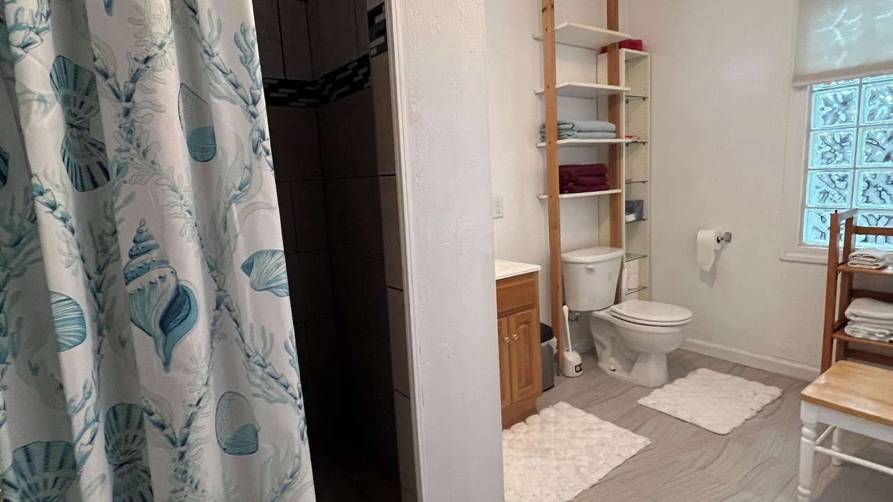 Photo of Bathroom in Tower District