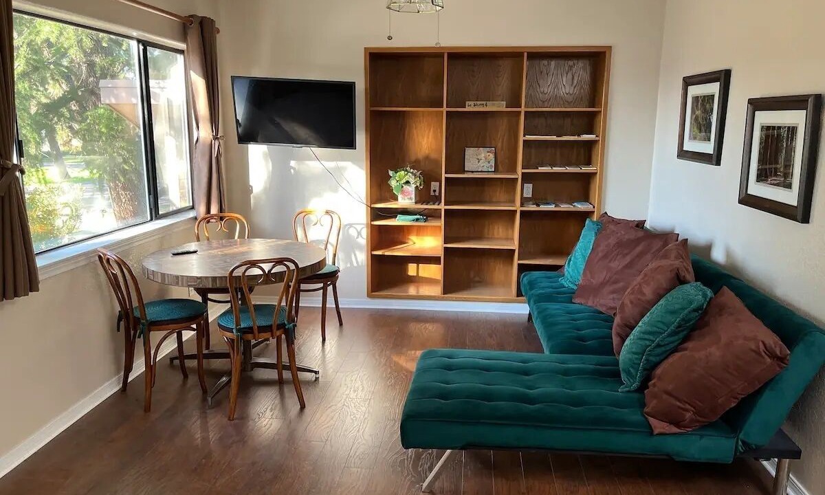 Photo of Bedroom in Raisin